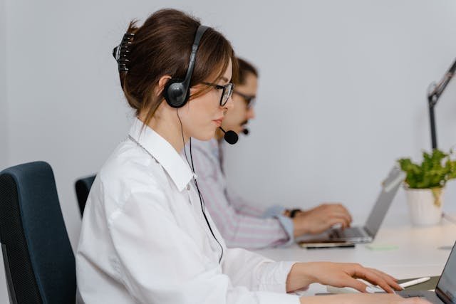 12 Ways to Call Expedia Customer Service Through Phone Number, Chat and Email Options