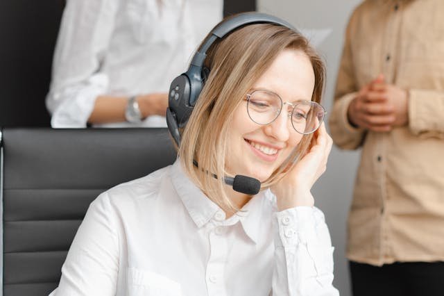 07 Ways to Reach Expedia Speak with an Agent by Phone Number, Email, and Chat Customer Service